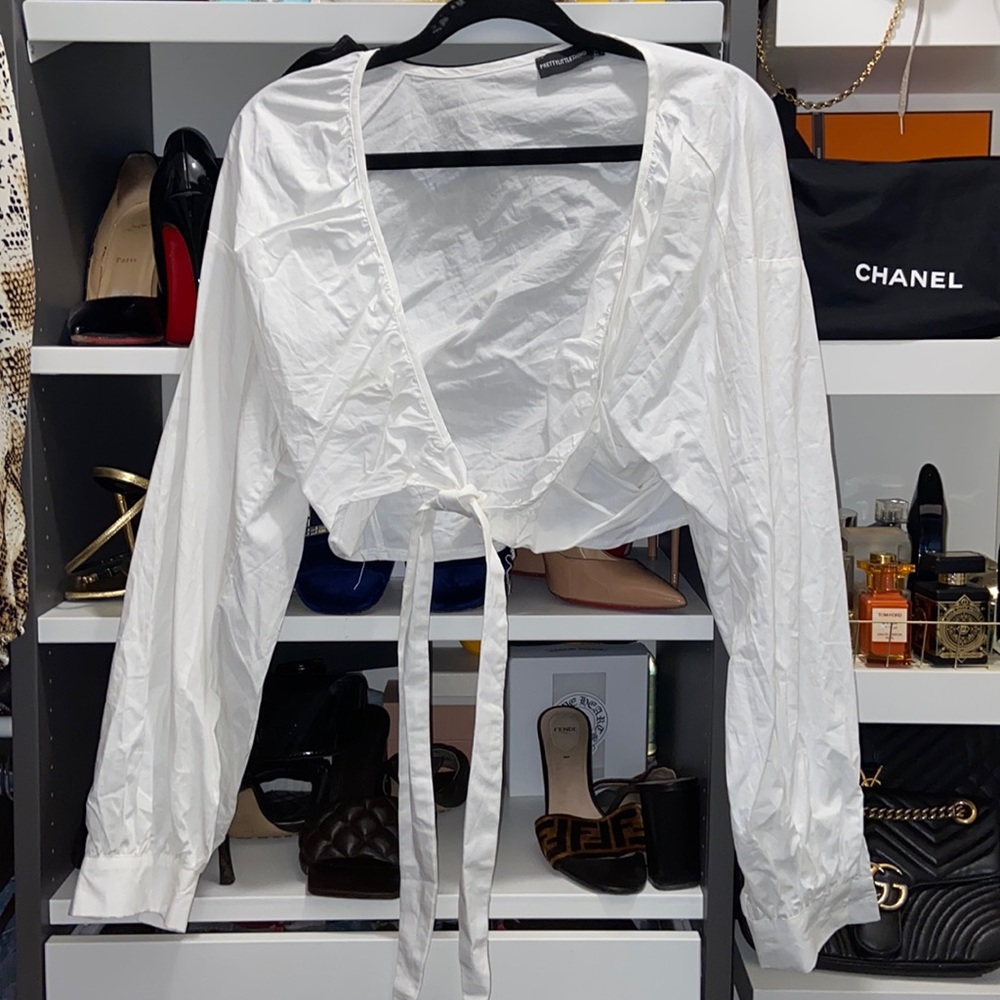 Pretty little thing white cropped tie front top